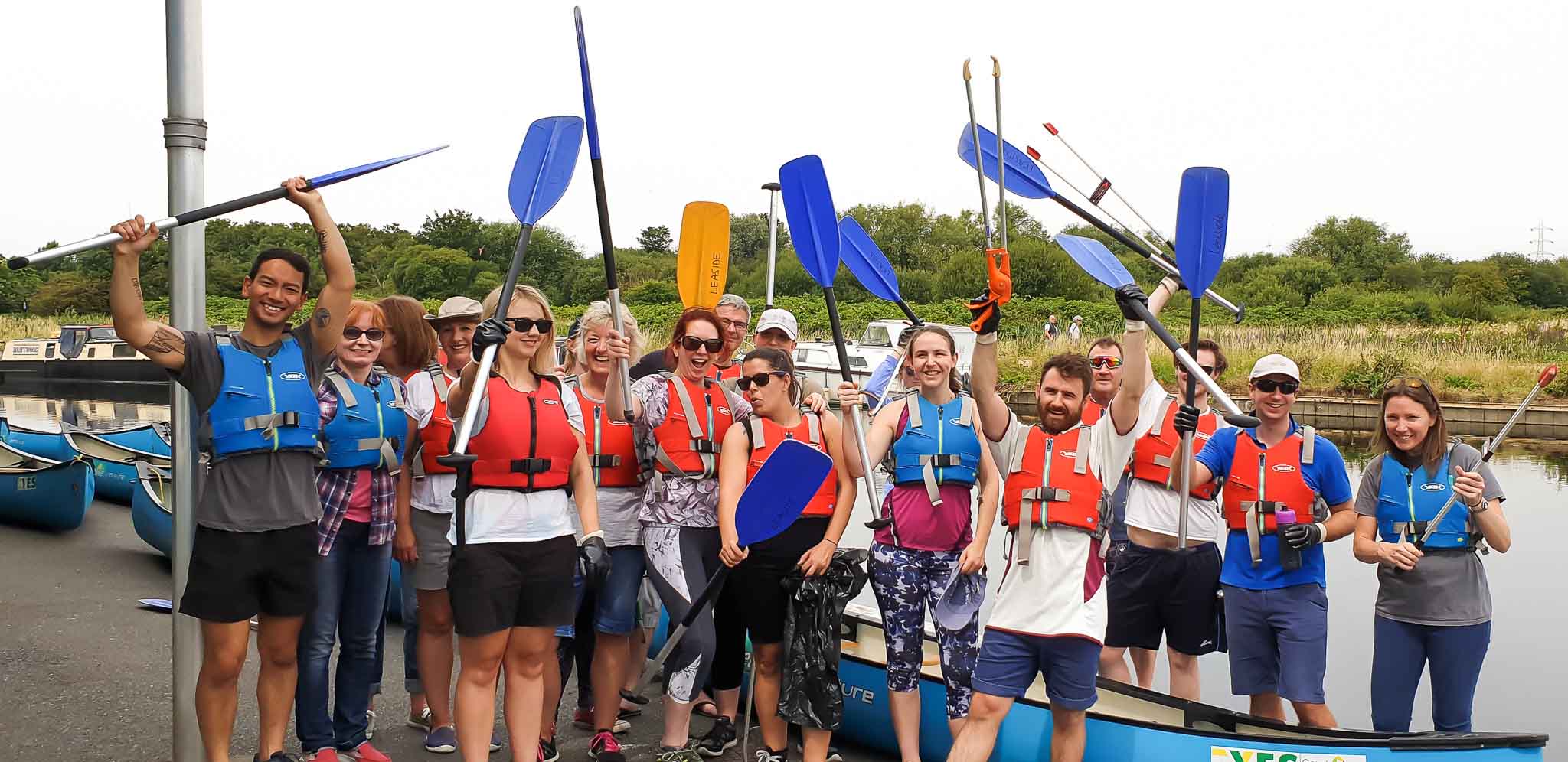 Forsters’ Green Impact Group support charity Thames21 in River Lea clean-up