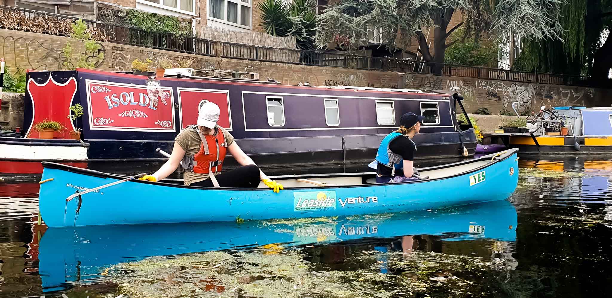 Forsters’ Green Impact Group support charity Thames21 in River Lea clean-up
